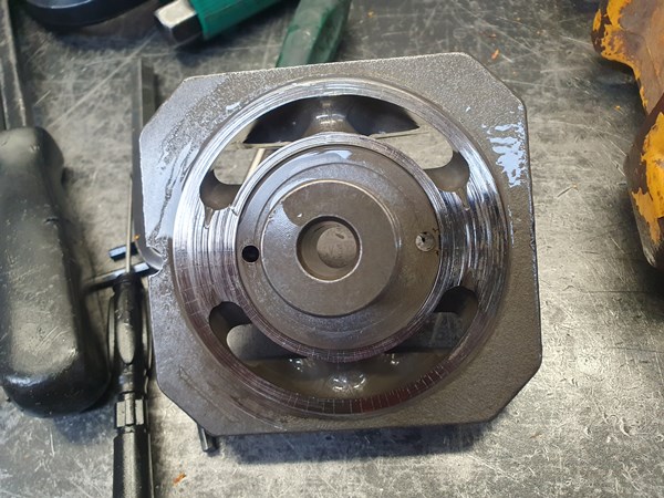 یک یافته شگفتانگیز در یک هیدروموتور Parker V14-160 یک یافته شگفتانگیز در یک هیدروموتور Parker V14-160